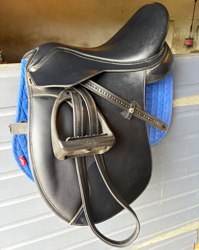 Wintec 500 wide - wide, saddle