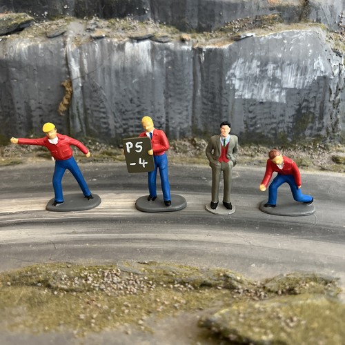 Painted race crew - red, 1/32