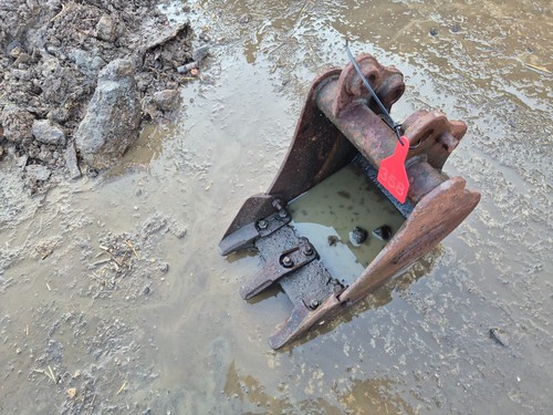 300mm excavator digging bucket - digging,