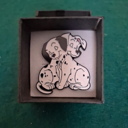 Disney characters pin badge - disney,