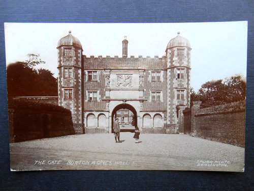 Gate house burton agnes hall - gate,