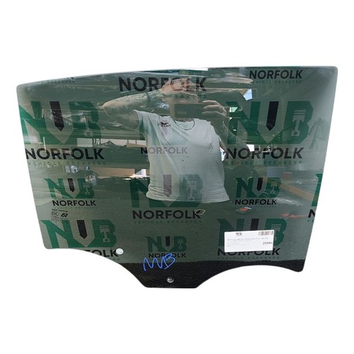 Mg3 door window glass - mg,
