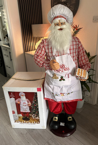 Singing and dancing chef - singing, santa