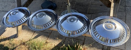 Sunbeam rapier hub caps - ,