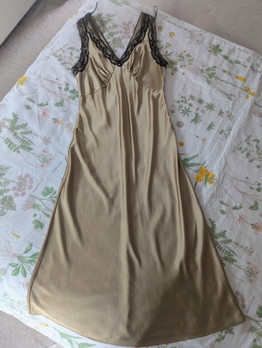 Beautiful slinky 1920s siren - beautiful,