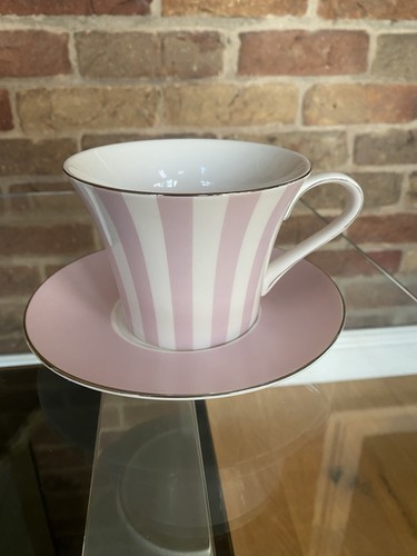 Set pink and white cups - of,