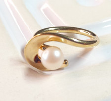Vintage Imitation Pearl Ring Gold Tone Sarah Coventry Jewellery