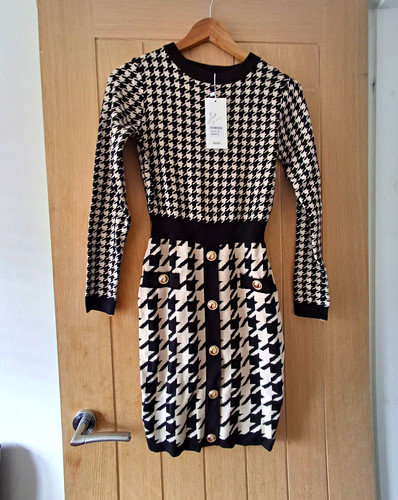 Black white houndstooth knit - black,