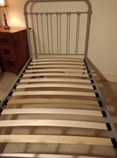 Feather & Black Single Metal