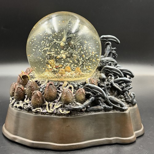 Alien predator diorama - alien,