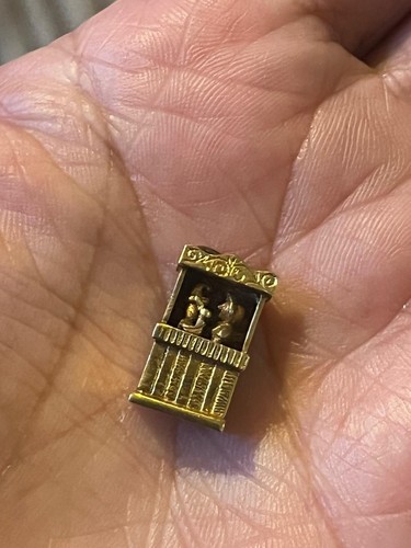 Punch and judy - and, 9ct