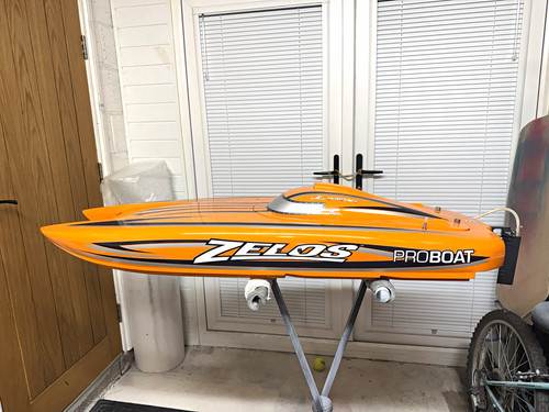 Pro boat zelos brushless - pro,