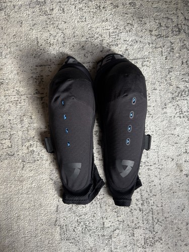 Rev scram knee - scram, protectors