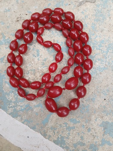 Antique cherry bakelite - 79.5g,