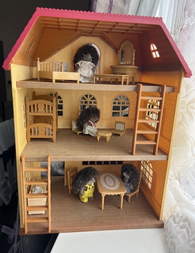 Sylvanian families red roof - families,