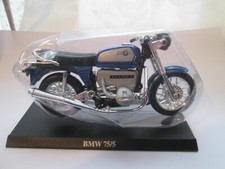 BMW  75/5  1-18 SCALE WELLY MOTORCYCLE MODEL WITH A PLINTH