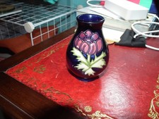 A MOORCROFT COBALT BLUE ANEMONE VASE WITH POTTERY MARK V TO ITS BASE