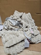 M&S Ribbed Fleece Throw