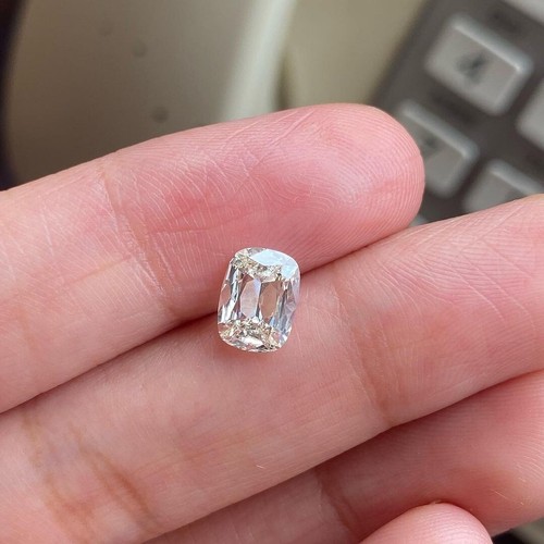Aaa cushion cut vvs1 - 2,