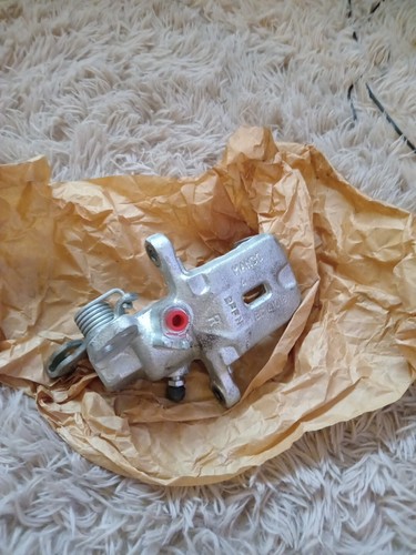 Rear brake caliper fit - rh,