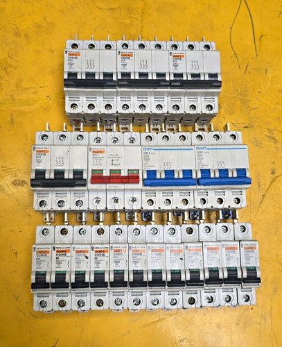 Job lot merlin gerin - merlin,