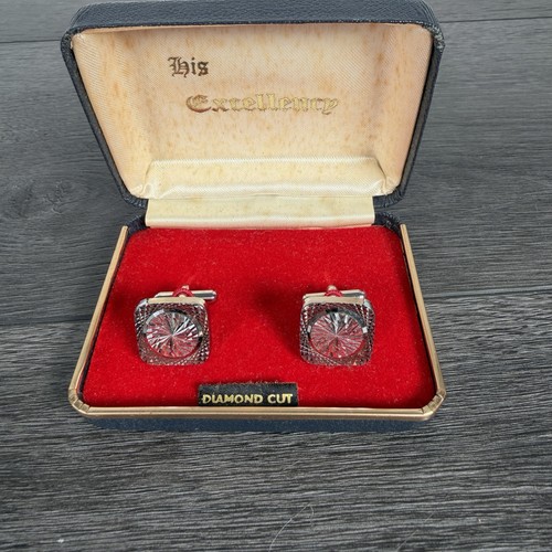 Vintage diamond cut - cut, his