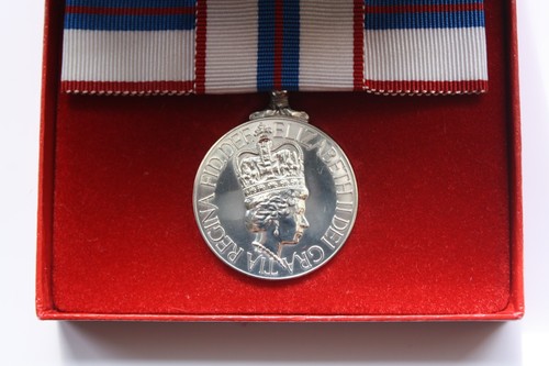 Genuine 1977 queen - queen, elizabeth