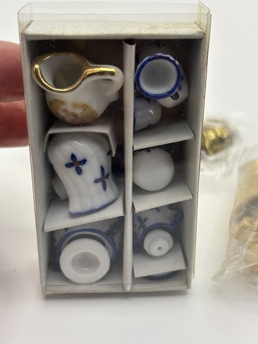 Dolls house accessories - dolls,,