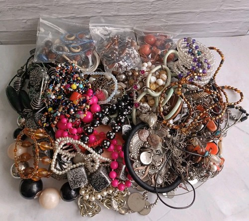 8kg broken costume - broken, jewellery