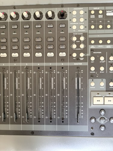 Mackie control universal - universal, mixer