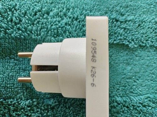 Pifco travel adaptor - x,