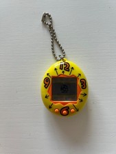 TAMAGOTCHI Bandai 1997 Yellow