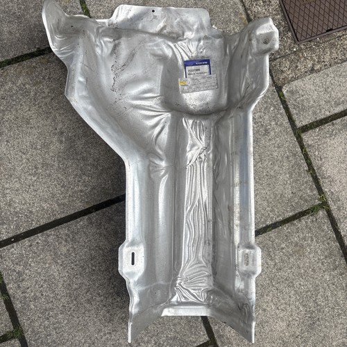 Volvo fuel tank heat - heat, shield
