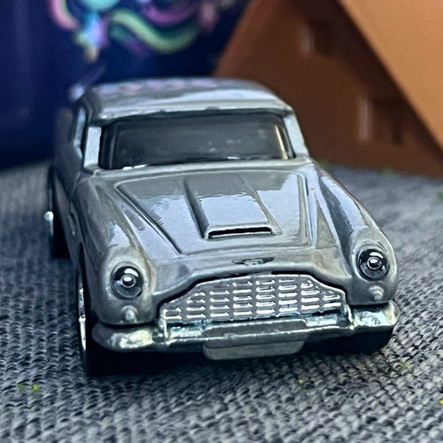 Mattel james bond 007 aston - james,