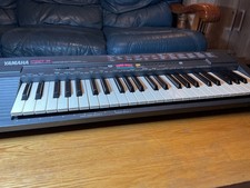 YAMAHA PSR-3 Keyboard 49 keys 100 voices 22 rhythms Ideal for beginners
