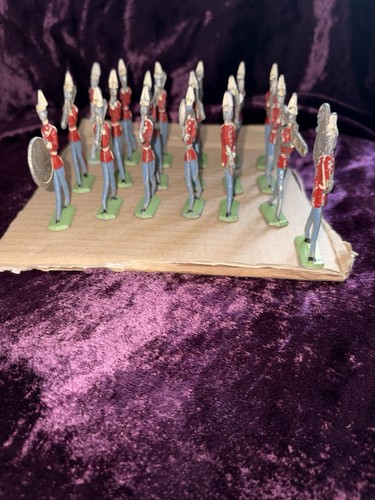 Flat marching lead soldier - flat,