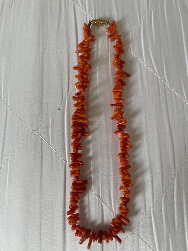 Vintage coral necklace - coral,