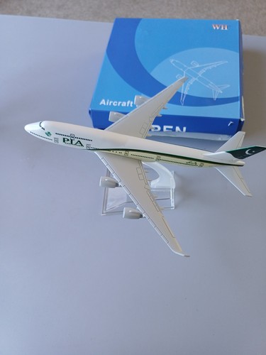 Diecast model airliner boeing - airliner,