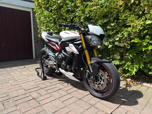 Triumph street triple rs - street,
