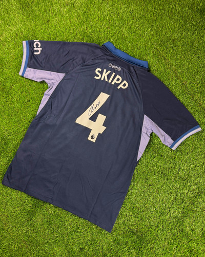 Oliver skipp signed - skipp,