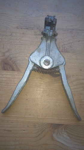 Vintage spring loaded wire - loaded,
