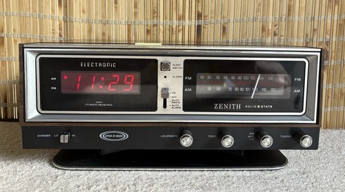 Vtg 1970 zenith solid state - solid,