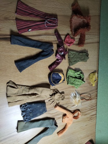 2002 bratz dolls - bratz, clothes