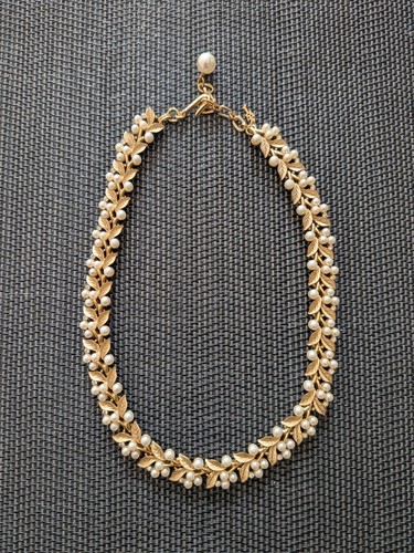 Vintage crown trifari - trifari, faux