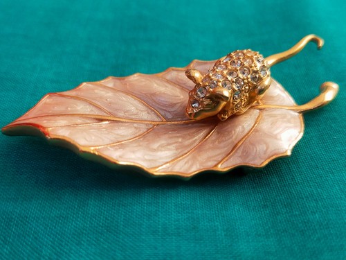 Avon brooch signed mother - brooch,