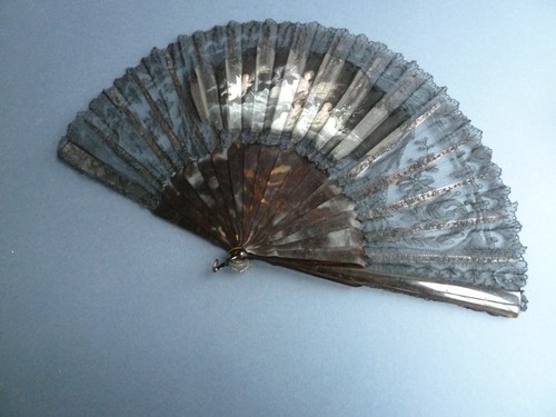 1880s chantilly lace fan - lace,
