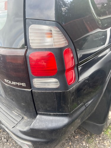 Rear tail light assembly right - light,