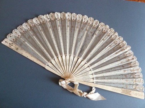1890 carved bone fan lace - 1890's,