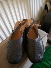 Unworn, Womens Size 6, Navy Blue Strap Buckle, Sandals, PAVERS