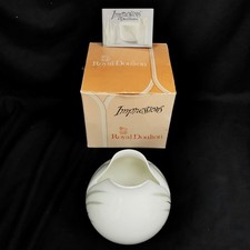 Royal Doulton Impressions Tulip Vase by Gerald Gulotta Classic 1980s 19cm RMF30-